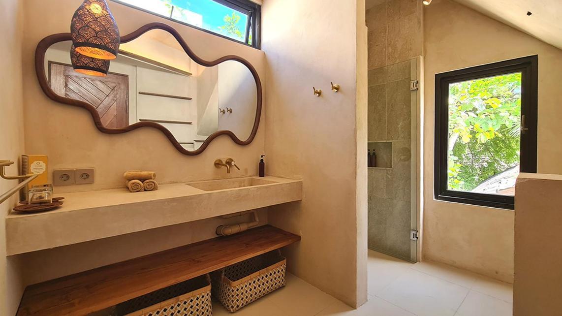 Shore Thing Gili Air Beachfront Apartment ภายนอก รูปภาพ
