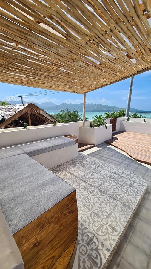 Shore Thing Gili Air Beachfront Apartment ภายนอก รูปภาพ