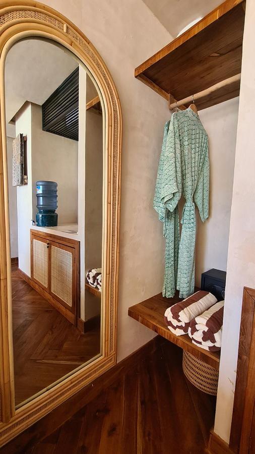 Shore Thing Gili Air Beachfront Apartment ภายนอก รูปภาพ