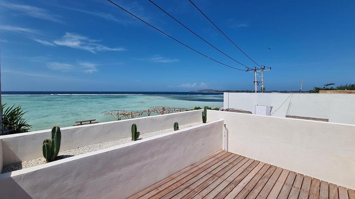 Shore Thing Gili Air Beachfront Apartment ภายนอก รูปภาพ