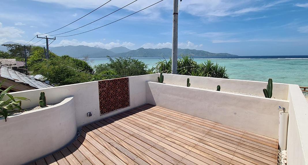 Shore Thing Gili Air Beachfront Apartment ภายนอก รูปภาพ