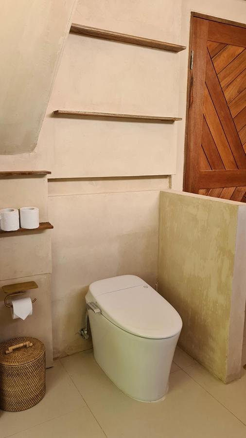 Shore Thing Gili Air Beachfront Apartment ภายนอก รูปภาพ
