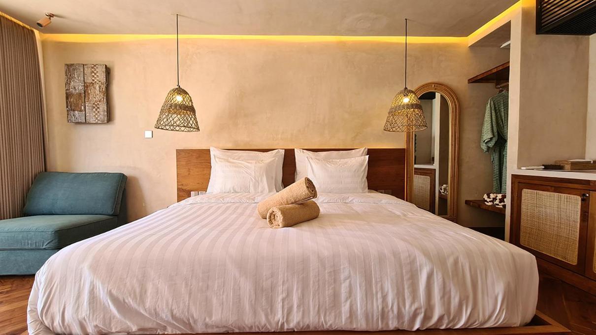 Shore Thing Gili Air Beachfront Apartment ภายนอก รูปภาพ